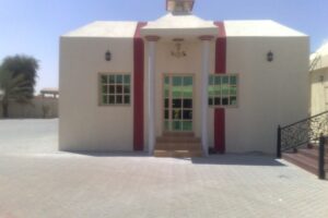 01-villa-front-red-columns